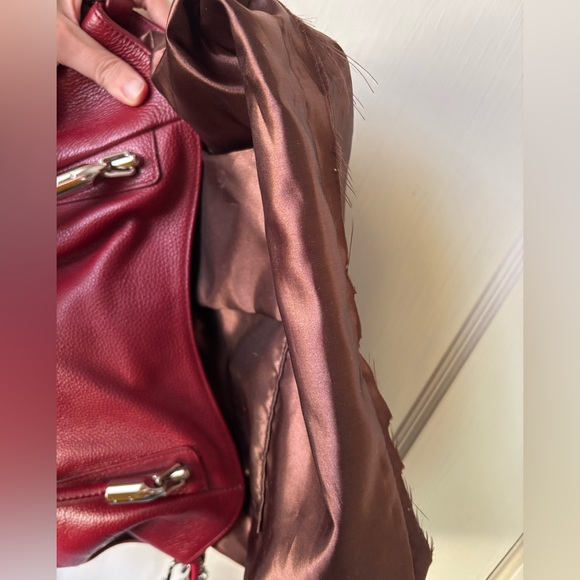 Chic Burgundy Leather Shoulder Bag - Picture 9 of 9